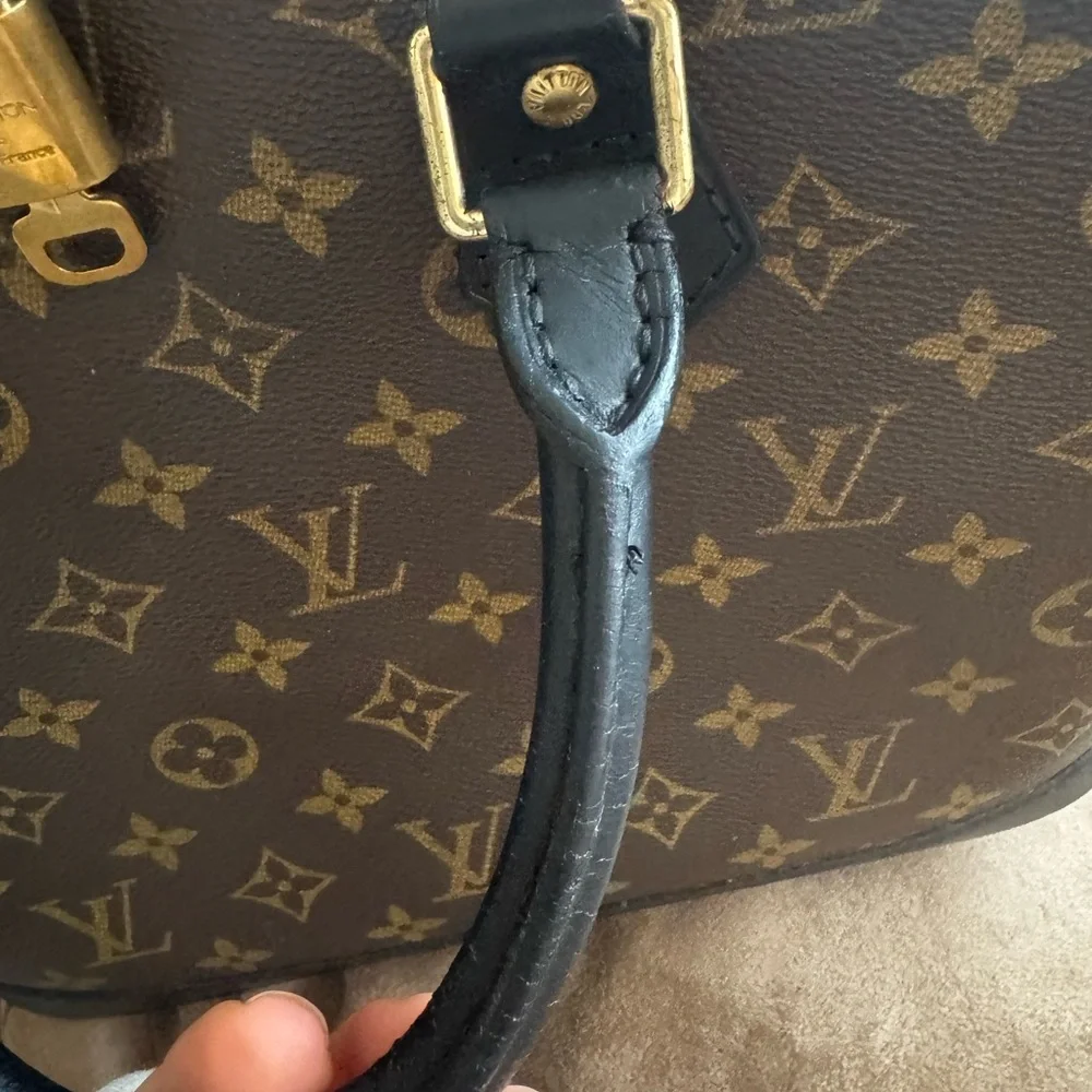 Authentic Louis Vuitton bag - Picture 9 of 14